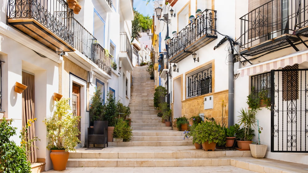 Alicante Old Town – The Picturesque Barrio Santa Cruz